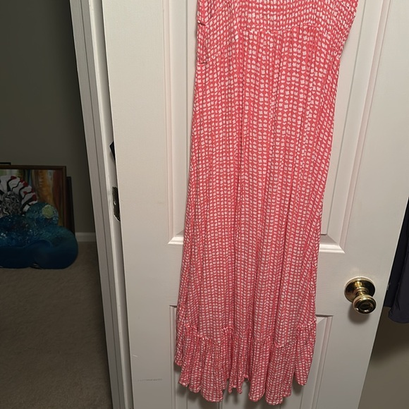 Like new pink and white sundress. The front is higher than the back. - Picture 5 of 7